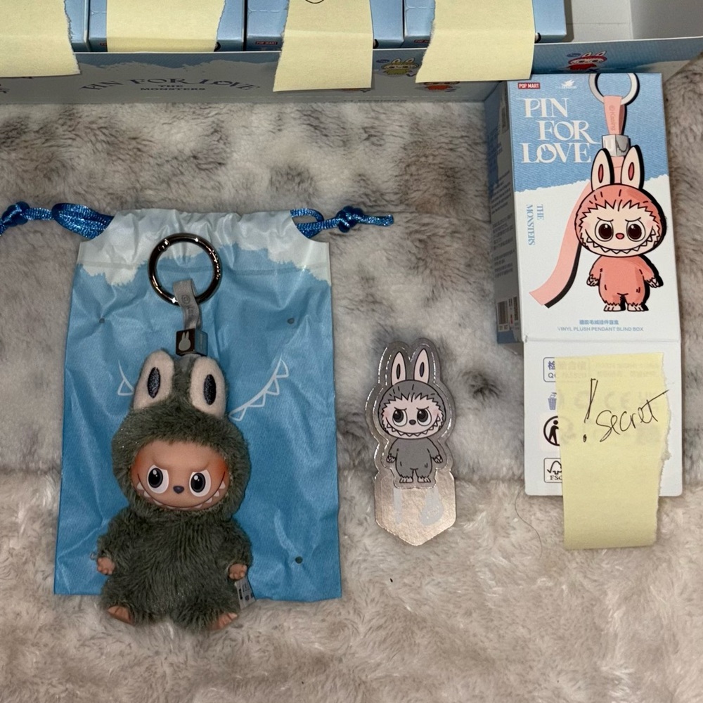 Labubu ! Secret pin for love plush pendant new drop August 28th V4 - Picture 8 of 10